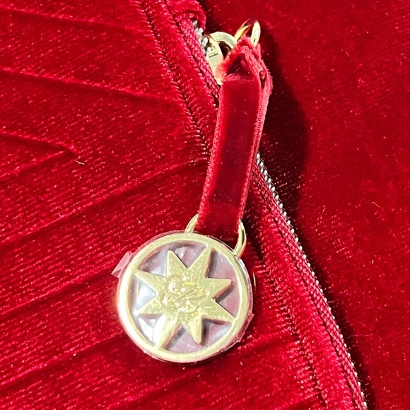 Estée Lauder Holiday Edition Red Velvet Makeup Tote Bag - Picture 6 of 6